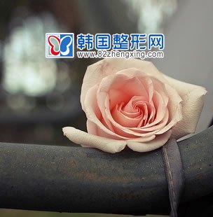 假体隆下巴和注射隆下巴手术的优毛病