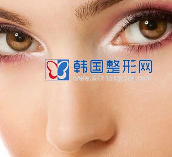 鼻头缩小术后疤痕显然吗？