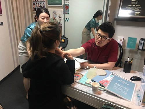 韩国原辰整形外科脂肪填充术前商谈